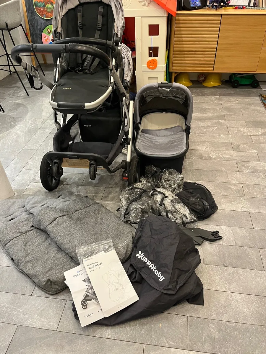 UppababyVistaV2 pram rumble seat& bassinet - Image 1
