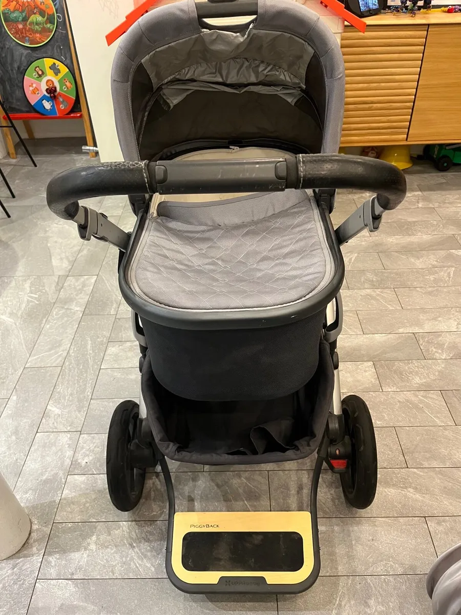 UppababyVistaV2 pram rumble seat& bassinet - Image 3