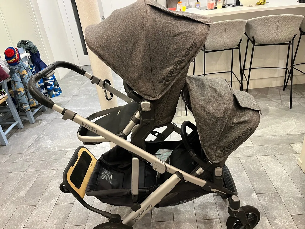 UppababyVistaV2 pram rumble seat& bassinet - Image 4
