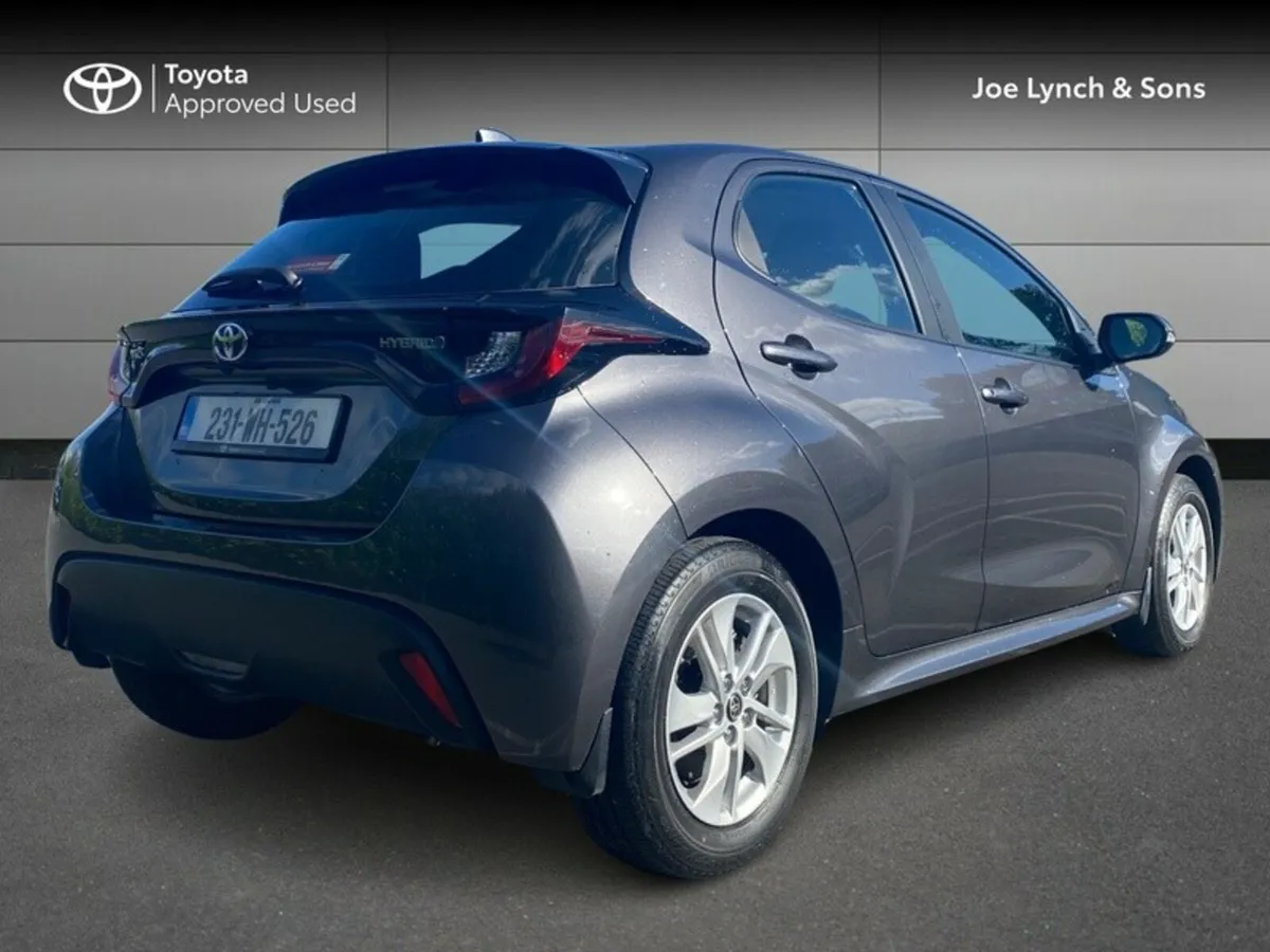 Toyota Yaris YARIS 1.5 HYBRID LUNA - Image 2