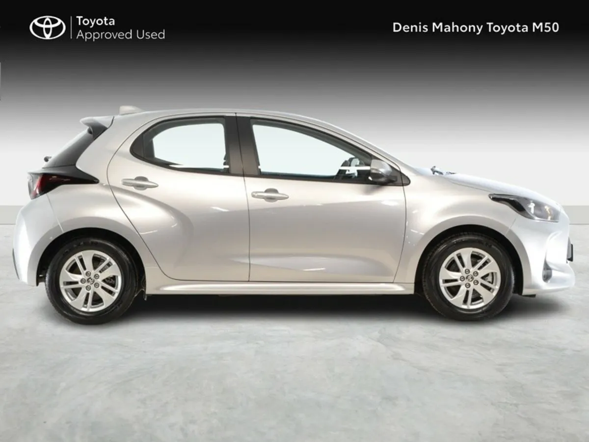 Toyota Yaris Hybrid Luna Auto - Image 3
