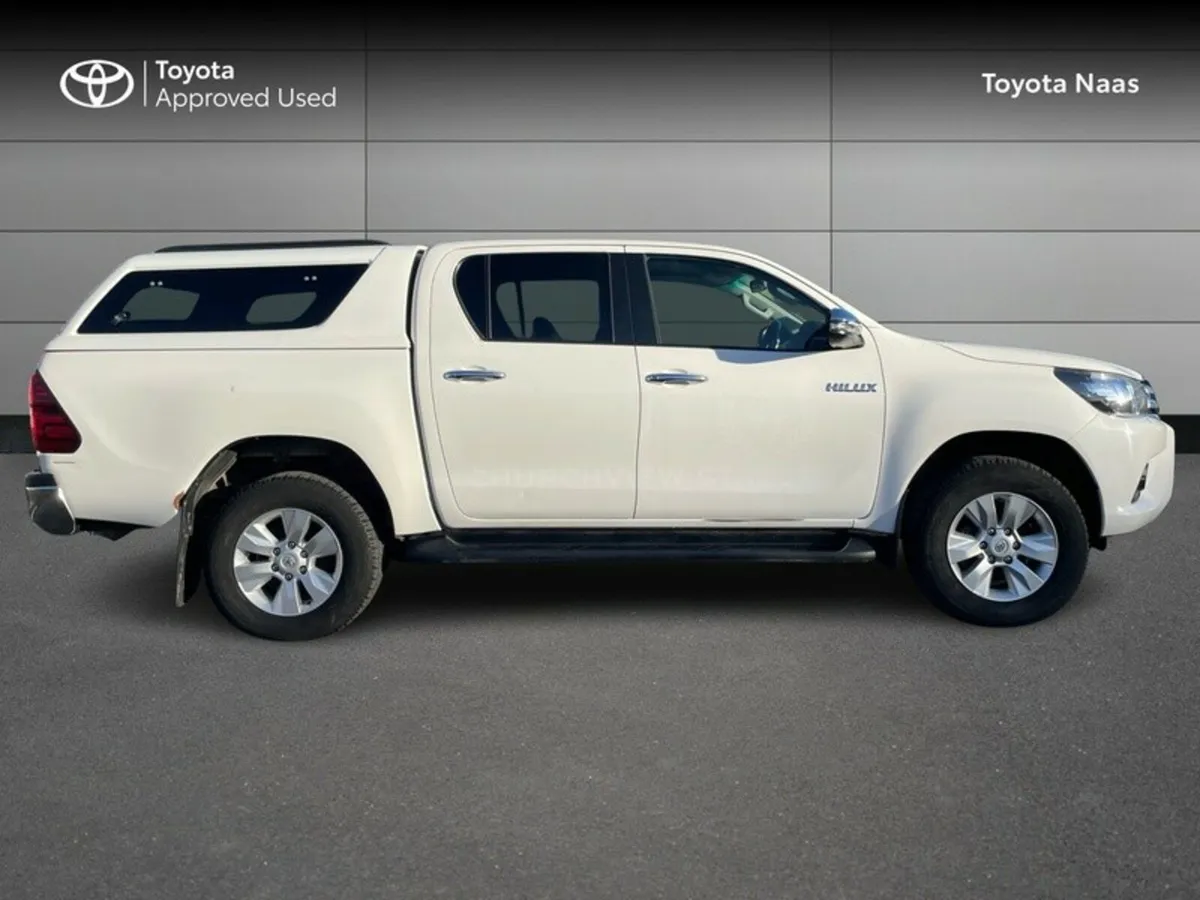 Toyota Hilux DOUBLE CAB SR5 4DR DREW - Image 3