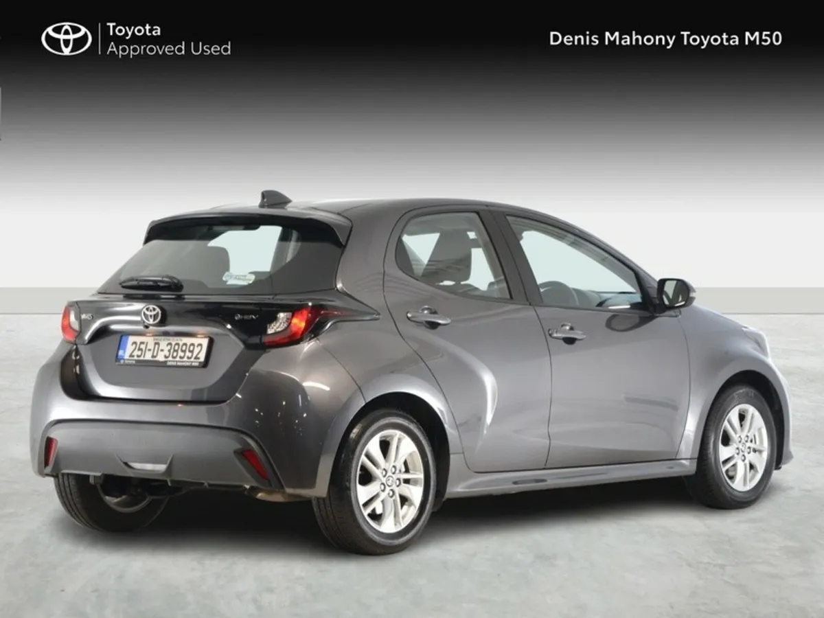 Toyota Yaris Hybrid Luna Auto - Image 2
