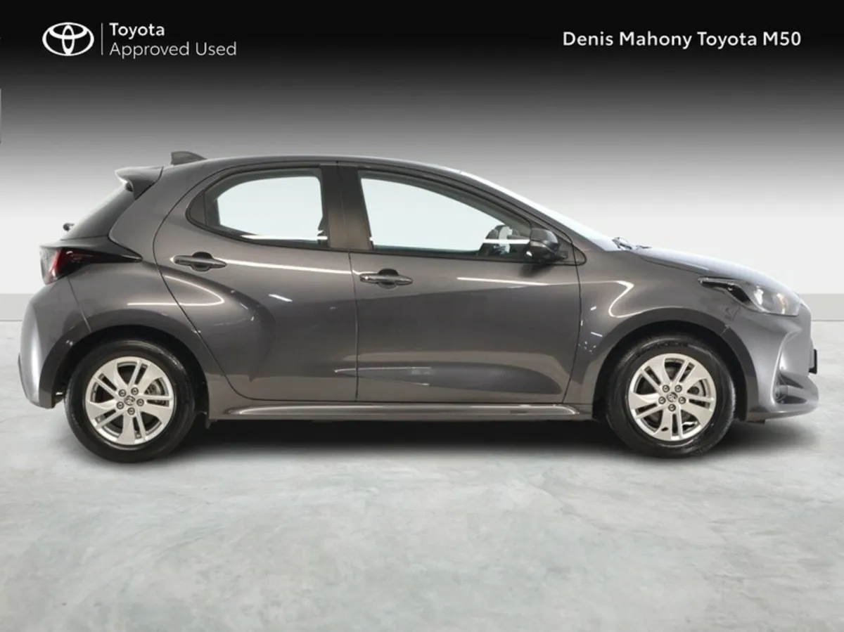 Toyota Yaris Hybrid Luna Auto - Image 3