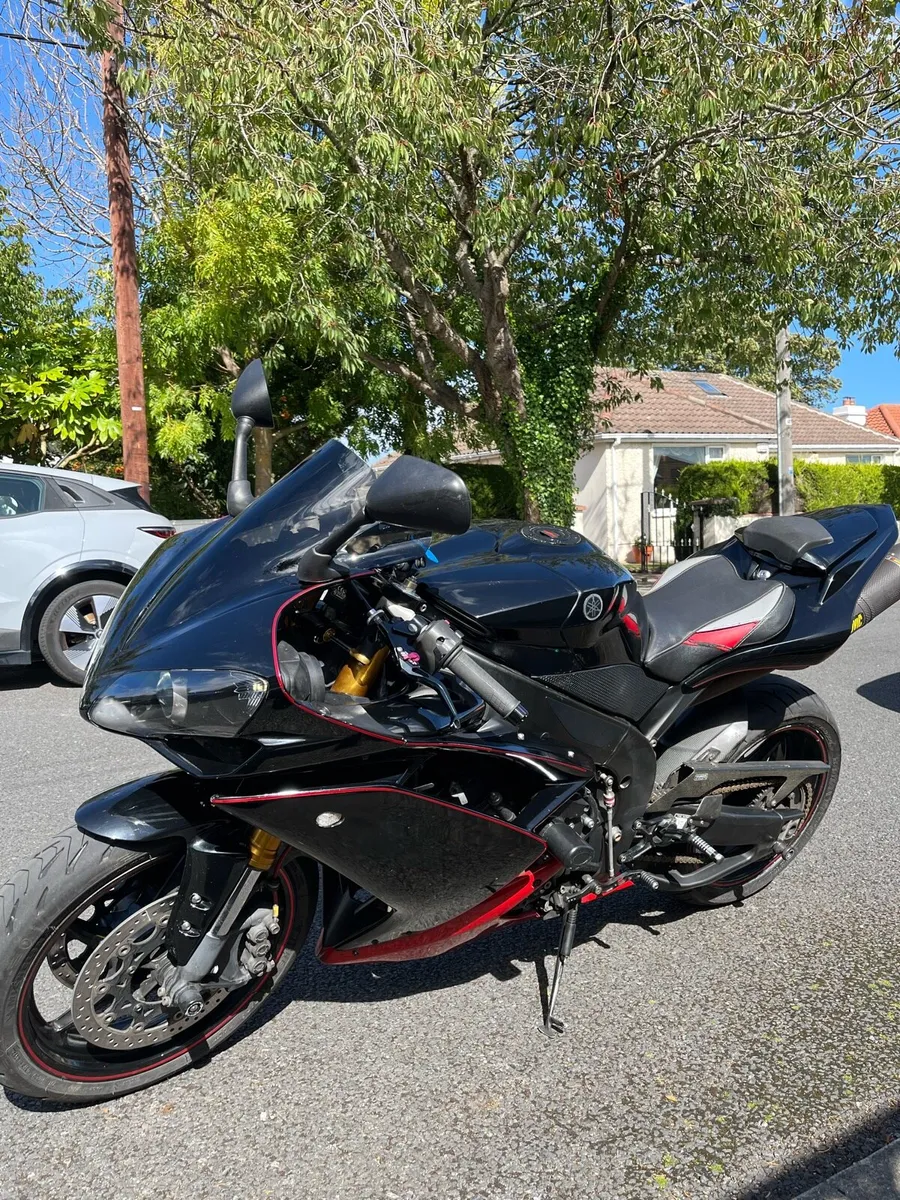 Yamaha YZF R1 - Image 2