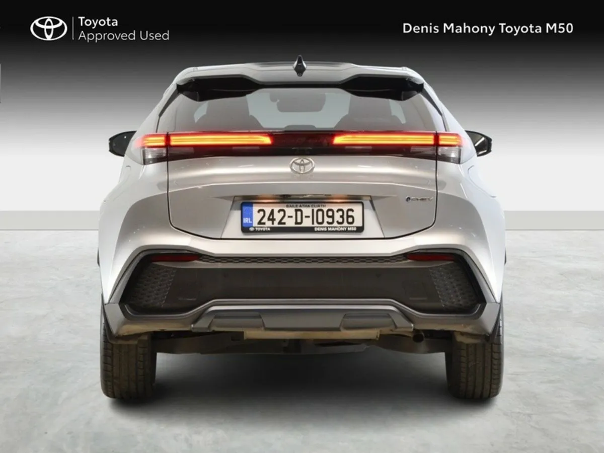 Toyota C-HR Plug-In Hybrid Sol - Image 4