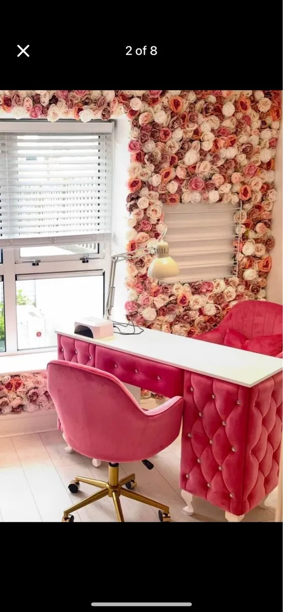 Nail table - Image 1