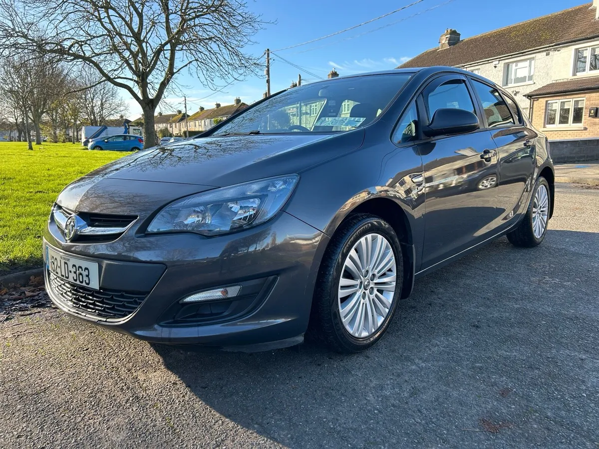2013 Opel Astra 1.4 Energy // NCT & TAX // €2950 - Image 2
