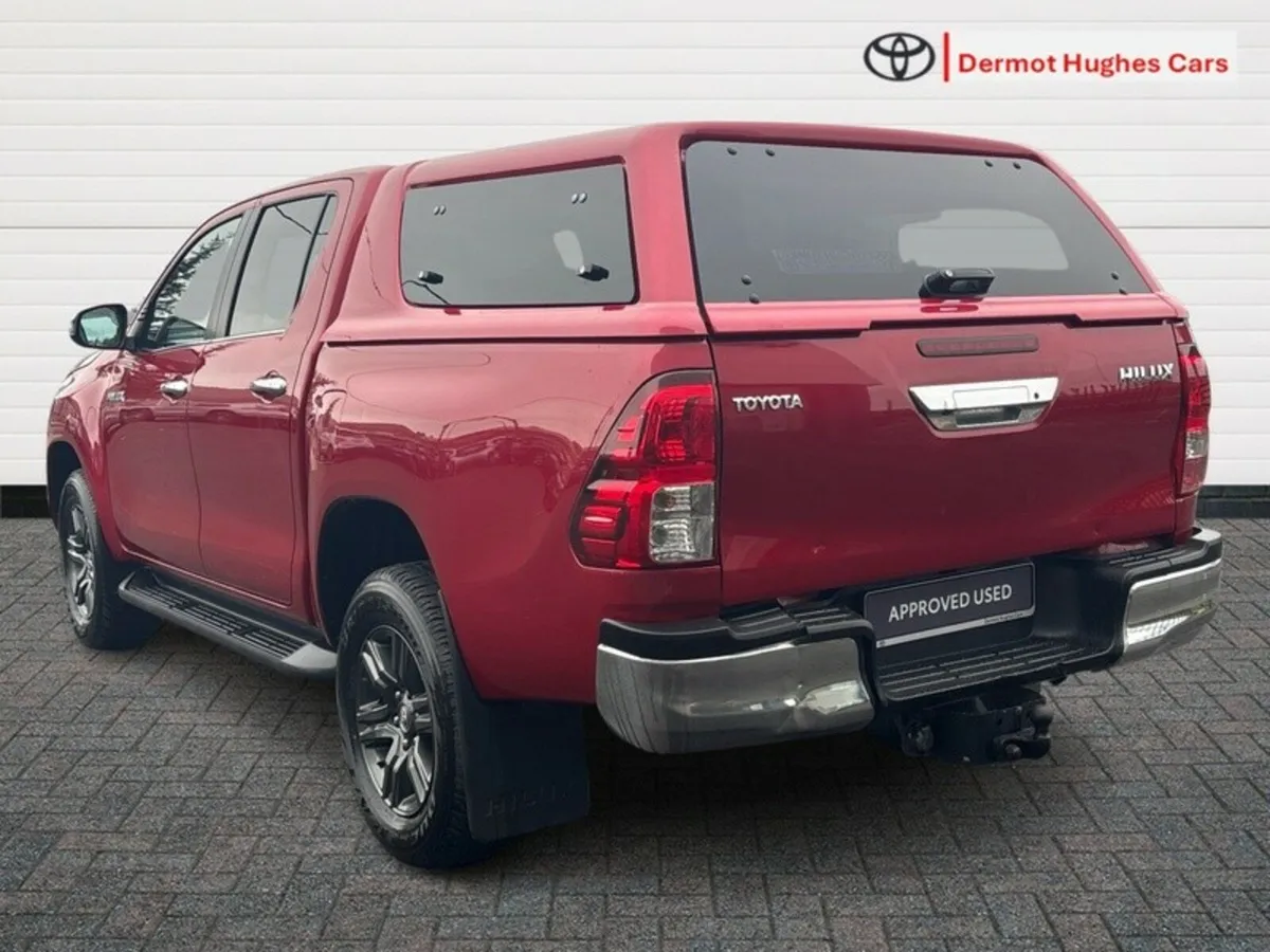 Toyota Hilux 2.8 SR5 D/CAB AUTO - Image 2