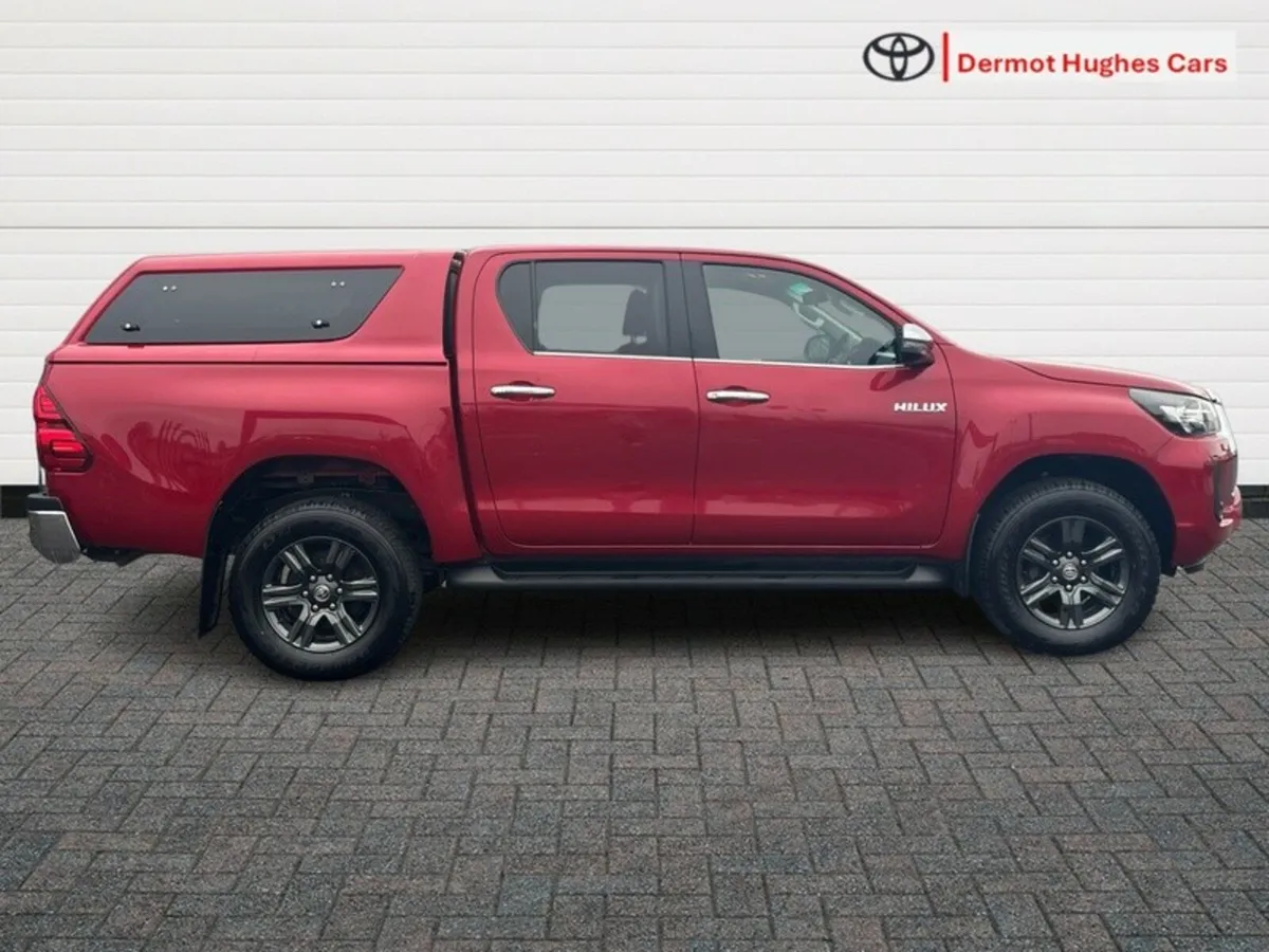 Toyota Hilux 2.8 SR5 D/CAB AUTO - Image 3