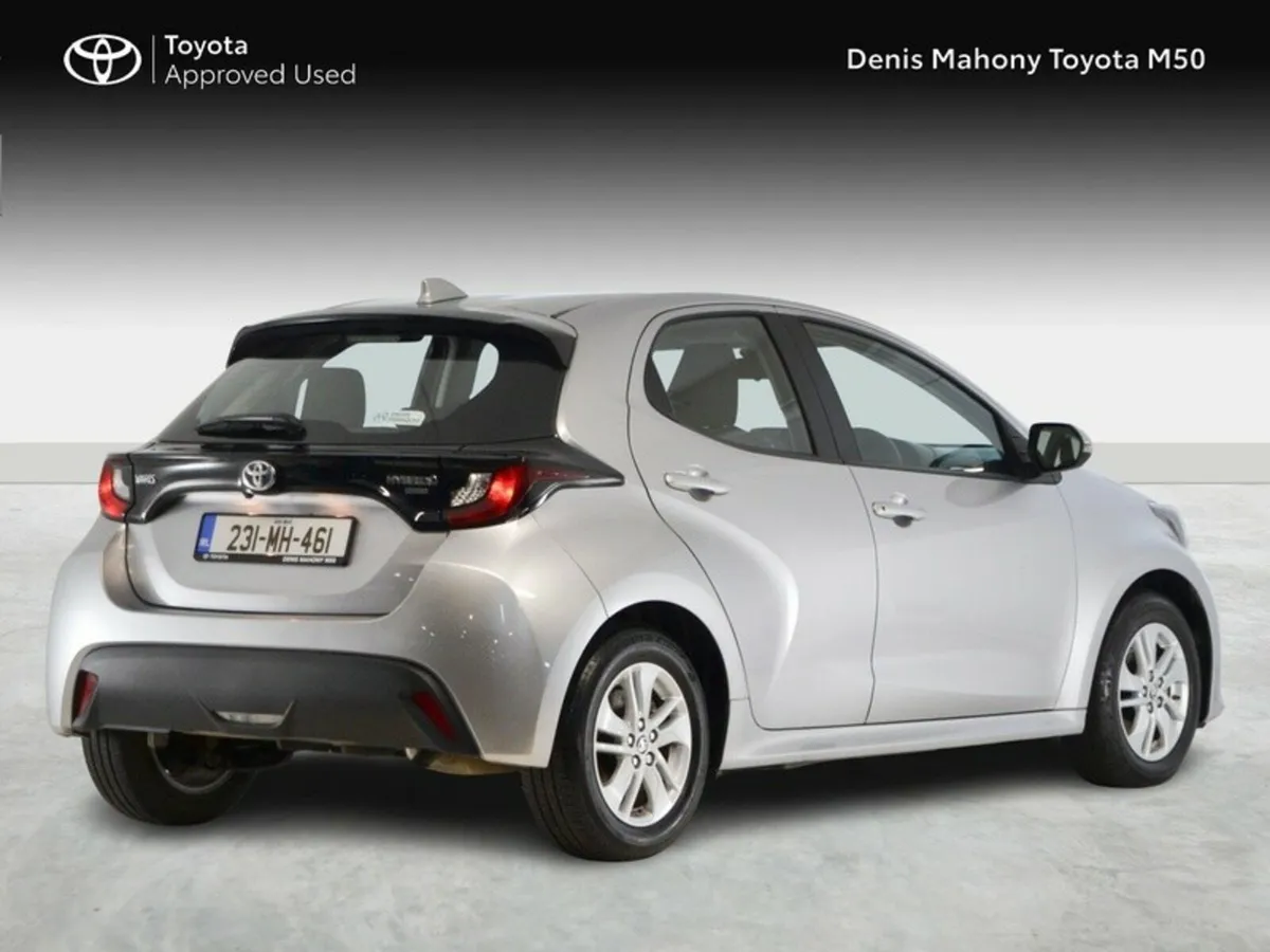 Toyota Yaris Hybrid Luna Auto - Image 2