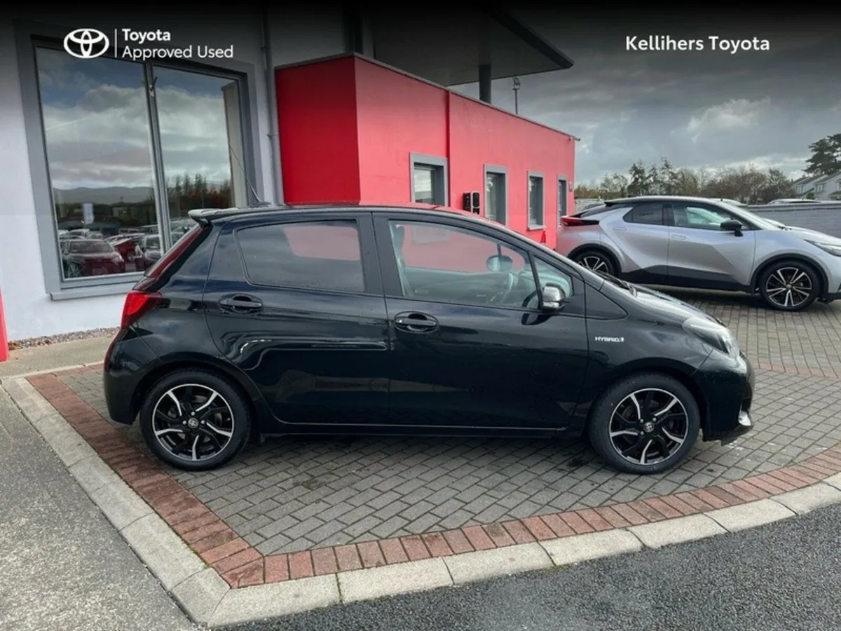 Toyota Yaris 1.5 VVT-I CVT DESIGN 5DR AUTO - Image 3