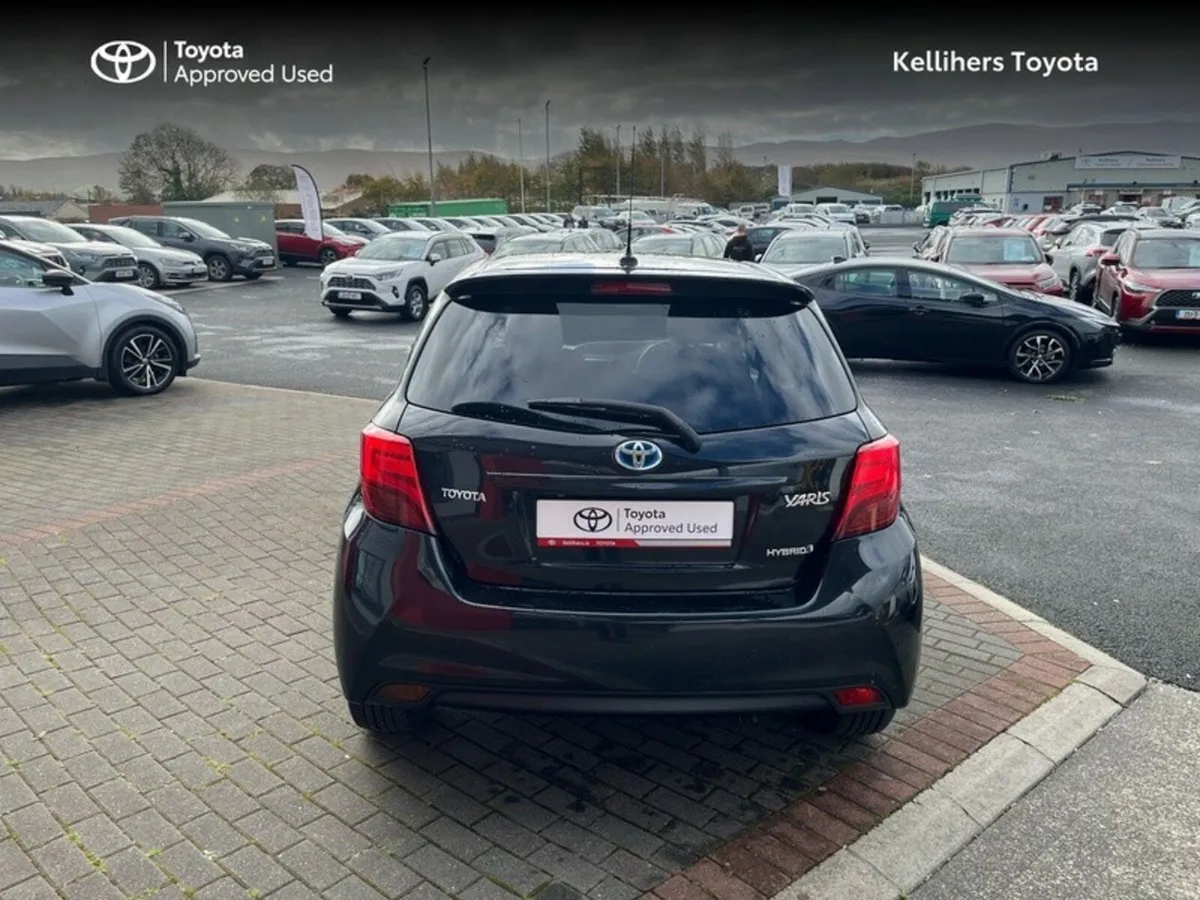 Toyota Yaris 1.5 VVT-I CVT DESIGN 5DR AUTO - Image 4