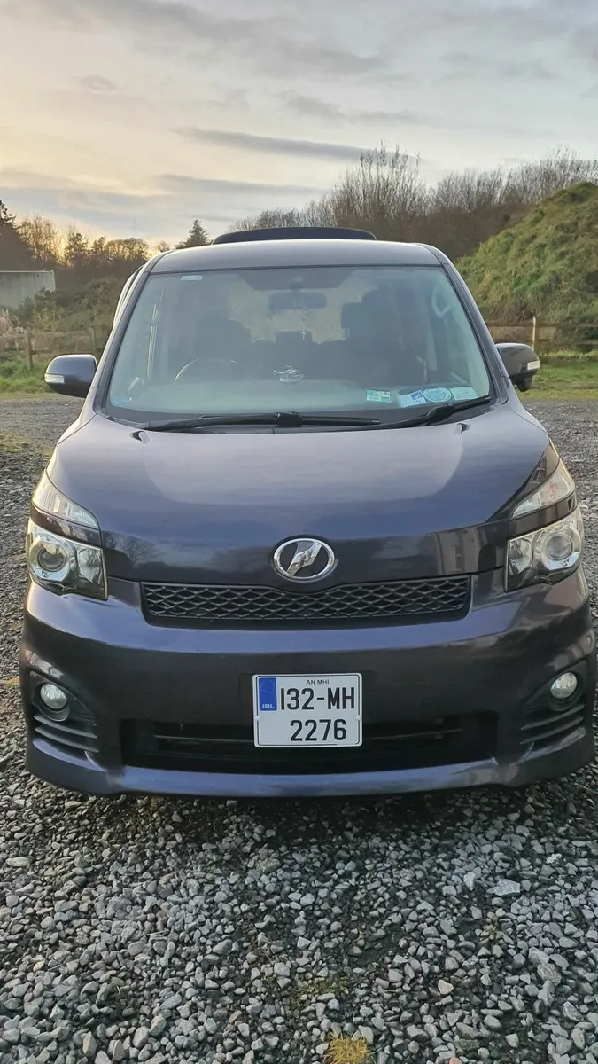 Toyota Voxy 2013 - Image 2