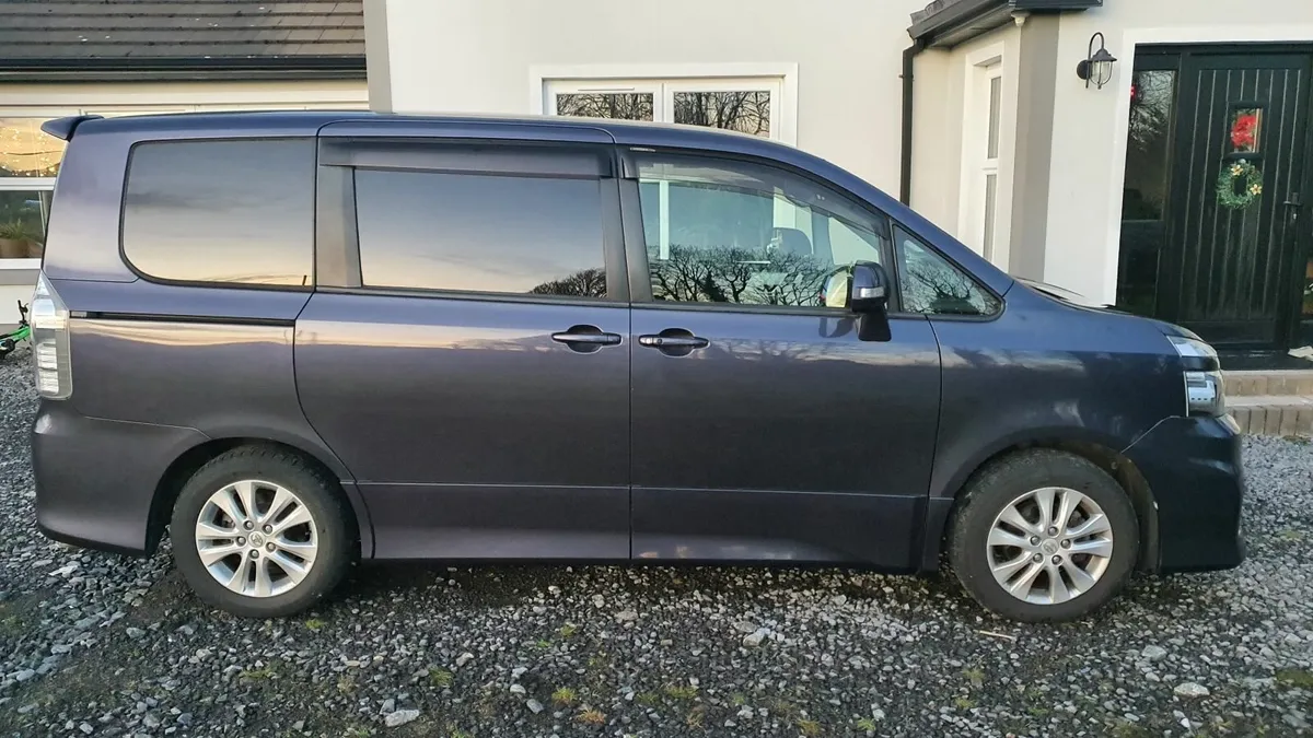 Toyota Voxy 2013 - Image 3