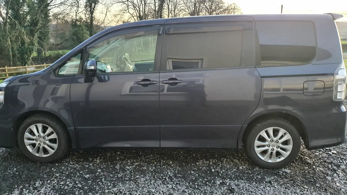 Toyota Voxy 2013 - Image 4