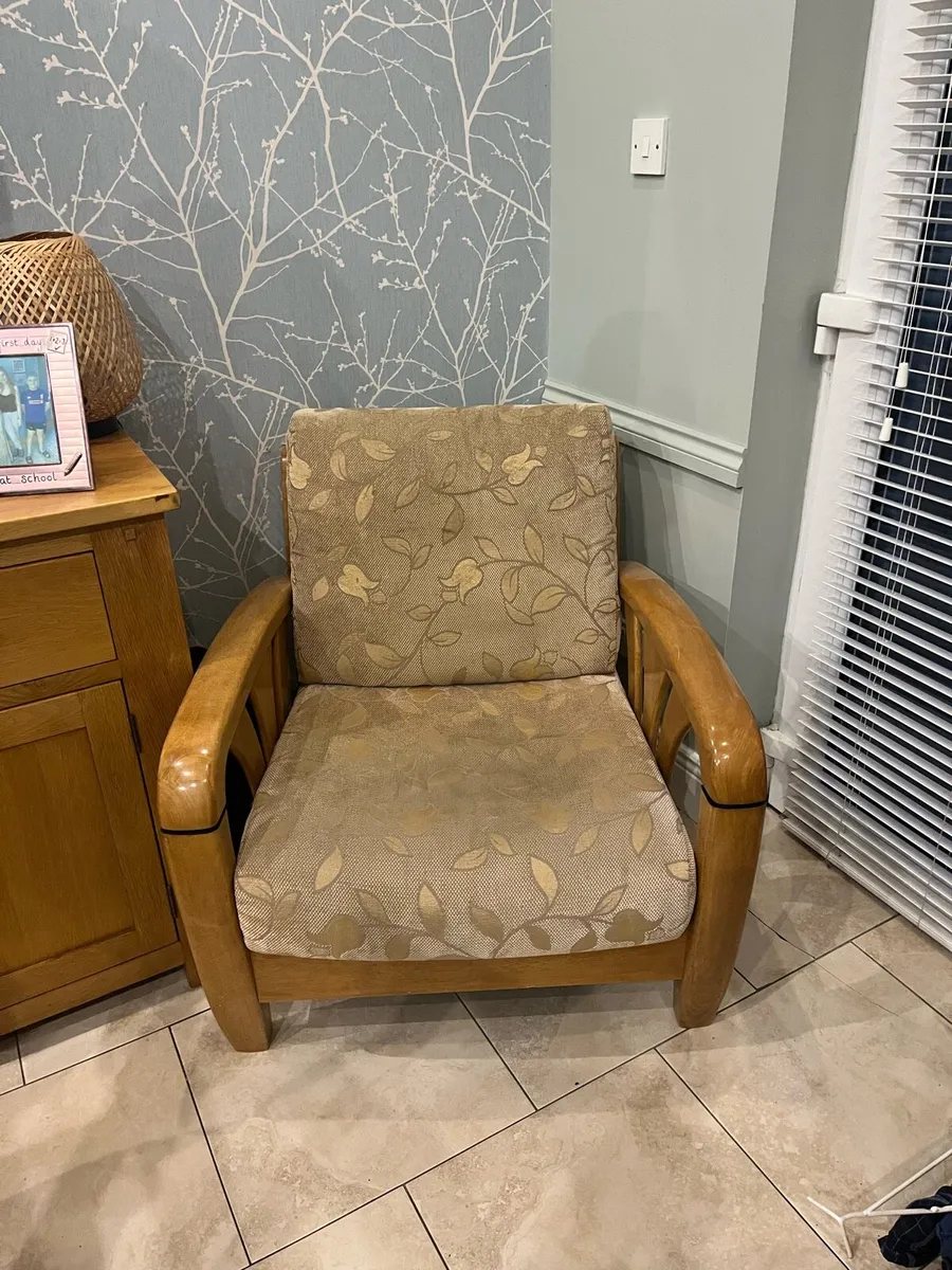 3 seater couch with 2 arm chairs - Image 2