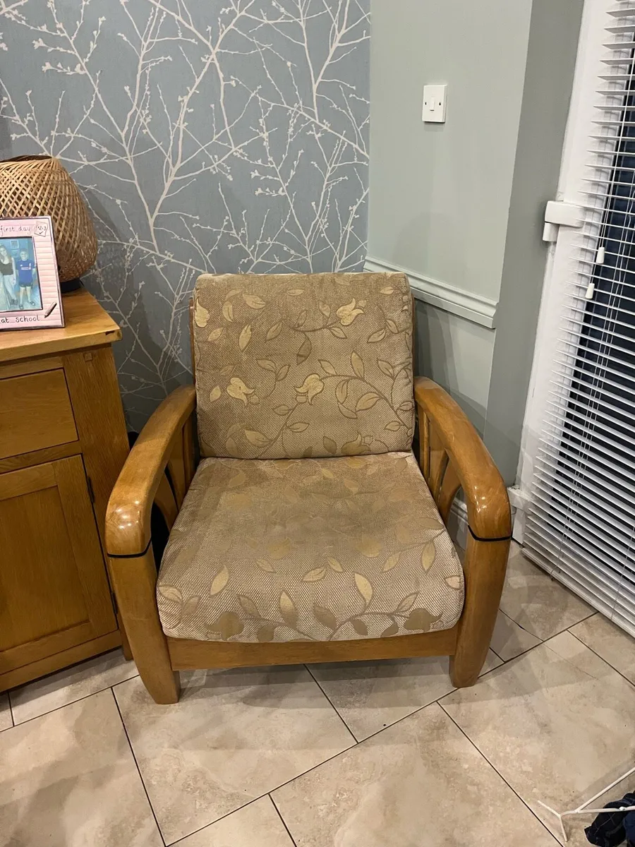 3 seater couch with 2 arm chairs - Image 3