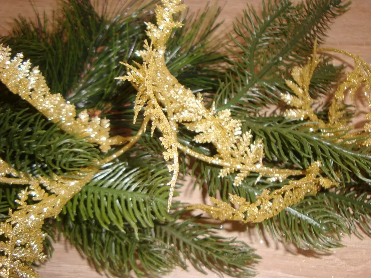 Christmas gold glitter fern garland 180cm - NEW - Image 1