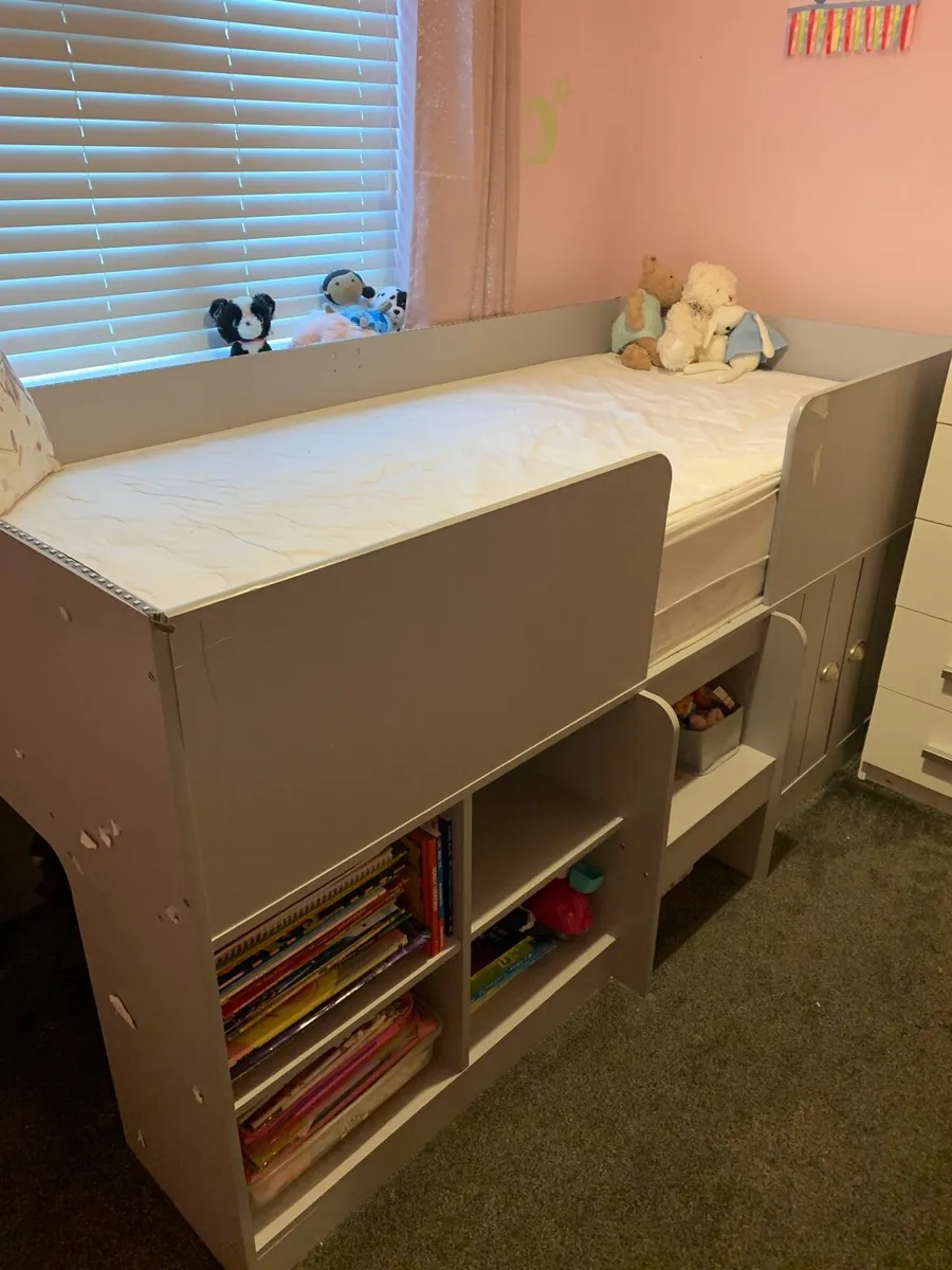 Cabin bed - Image 1