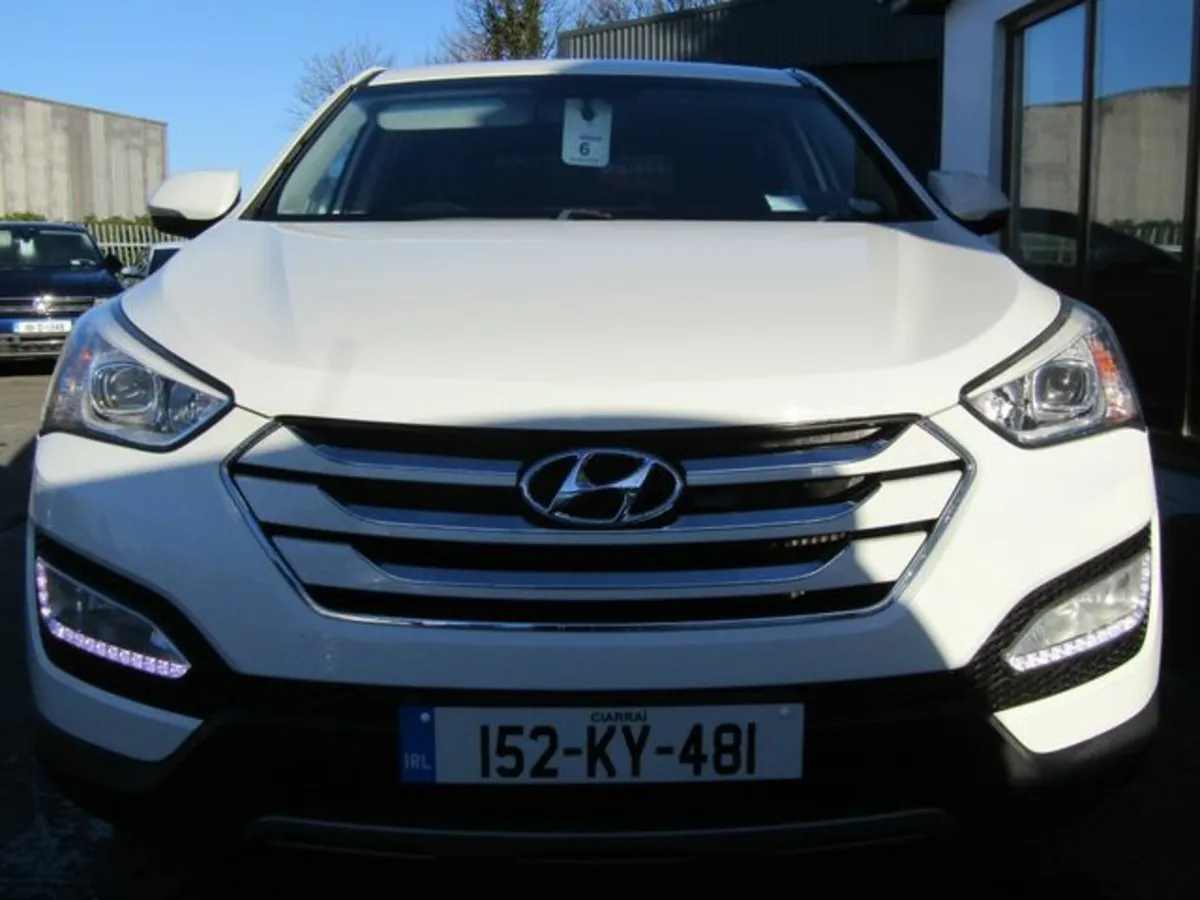 Hyundai Santa Fe 2WD Comfort 4DR - Image 4