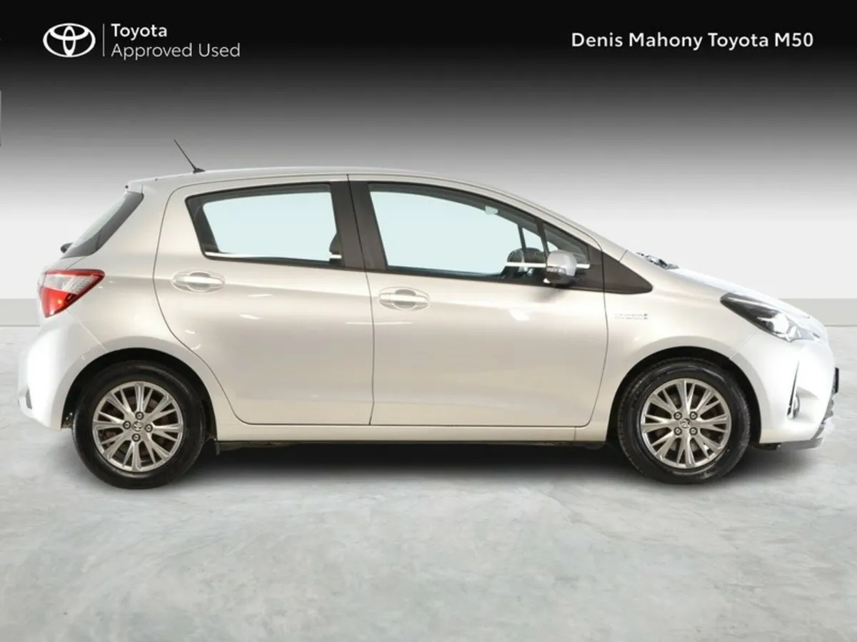 Toyota Yaris Luna Hybrid Auto - Image 3