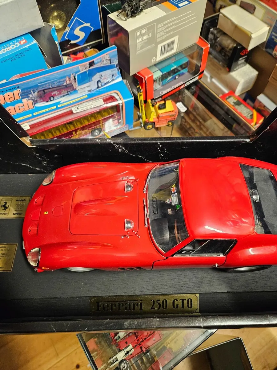Corgi Revell Ferrari 250 GTO 1:12 scale - Image 3