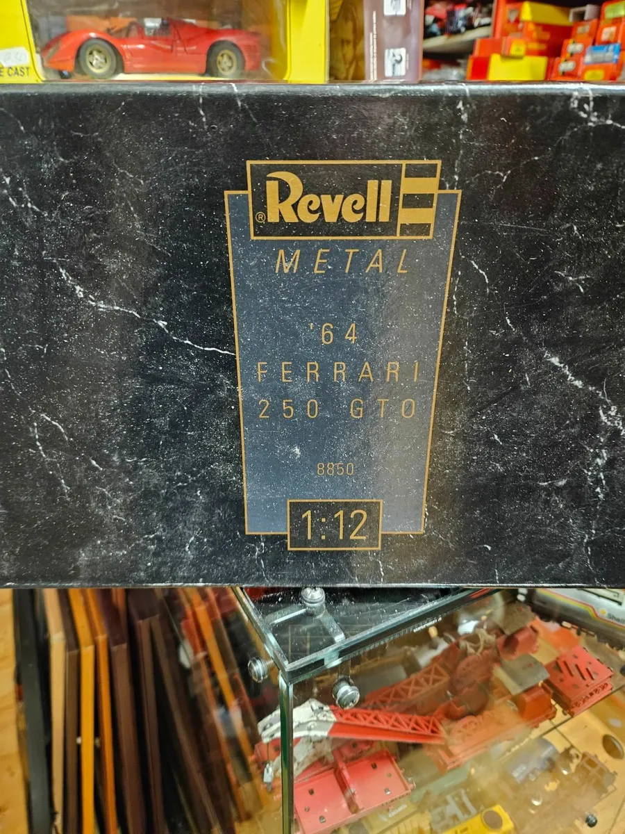 Corgi Revell Ferrari 250 GTO 1:12 scale - Image 4