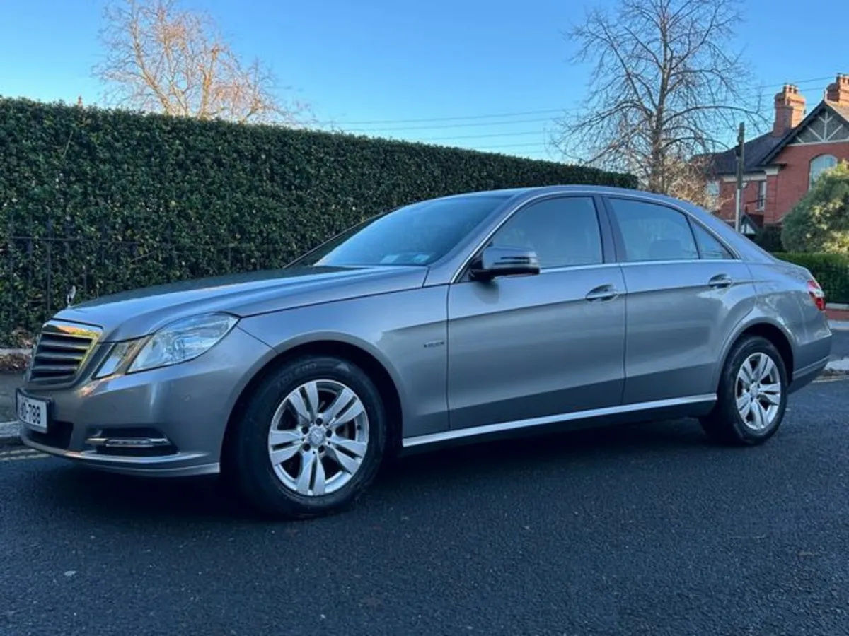 Mercedes-Benz E-Class E 220 CDI - SERVICE HISTORY - Image 3