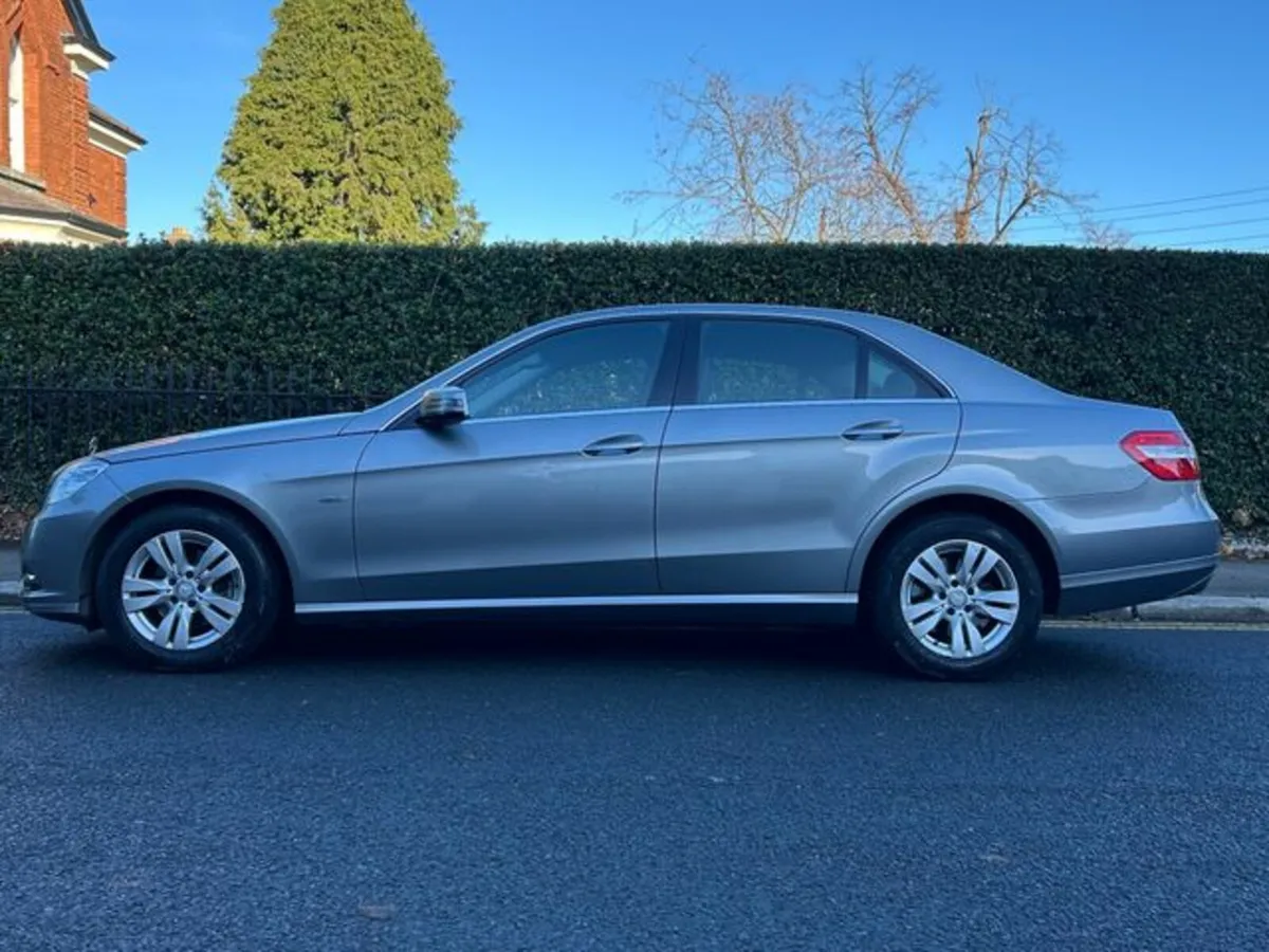 Mercedes-Benz E-Class E 220 CDI - SERVICE HISTORY - Image 4