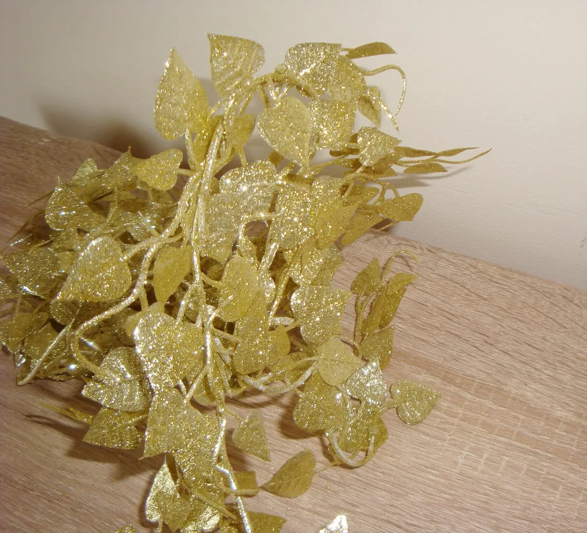 Christmas gold glitter vine garland 180cm - Image 3
