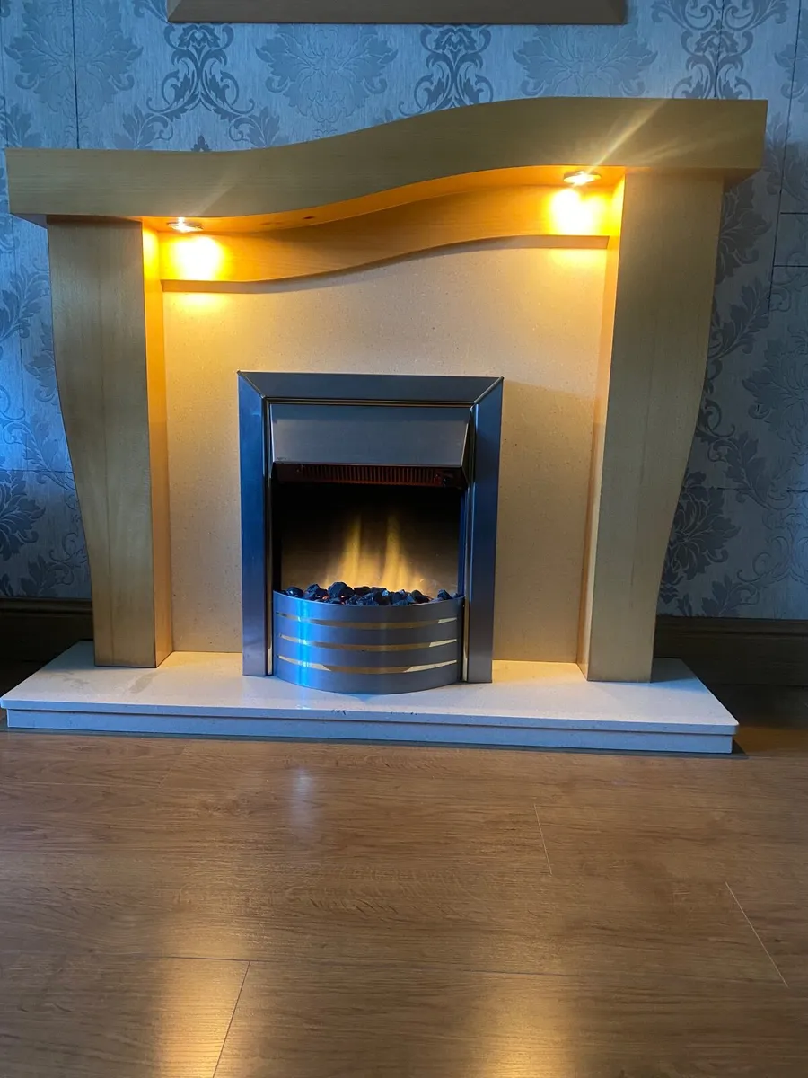 Fire surround with electric fire - Image 1