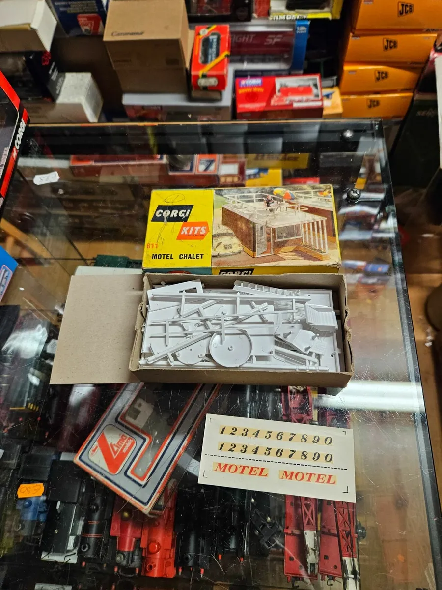 Vintage Corgi Motel Chalet - Image 2
