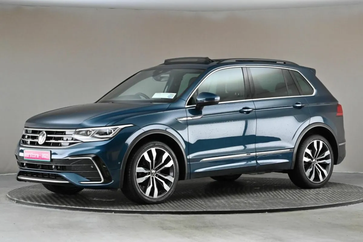 Volkswagen Tiguan 2.0 TDI 150HP R-LINE **PAN ROOF* - Image 4