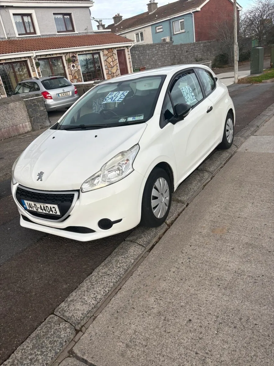 Peugeot 208 - Image 2