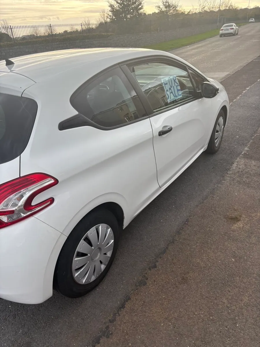 Peugeot 208 - Image 4
