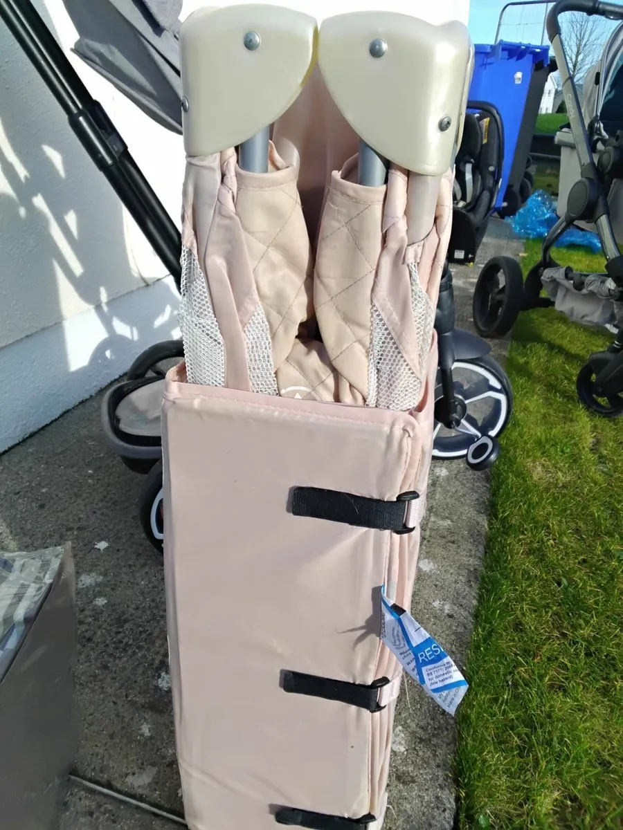 Travel cot - Image 1