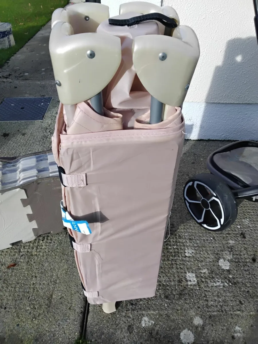 Travel cot - Image 2