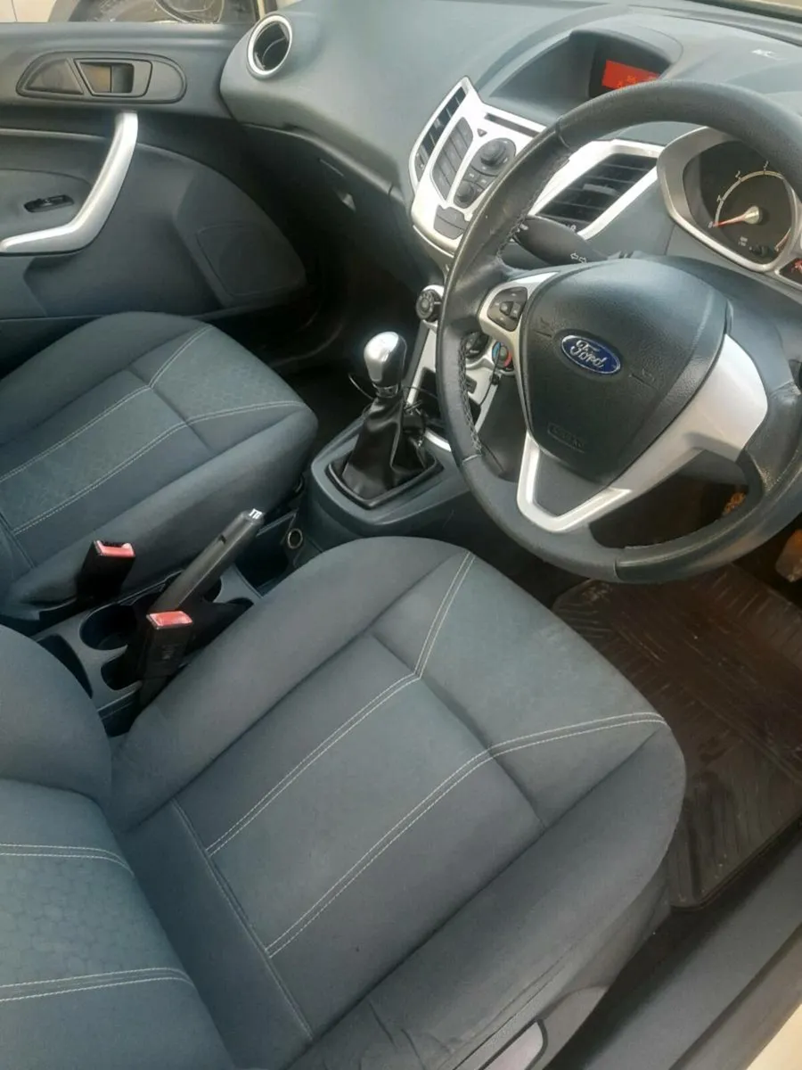 Ford fiesta 1.25 zetec   2009 - Image 2