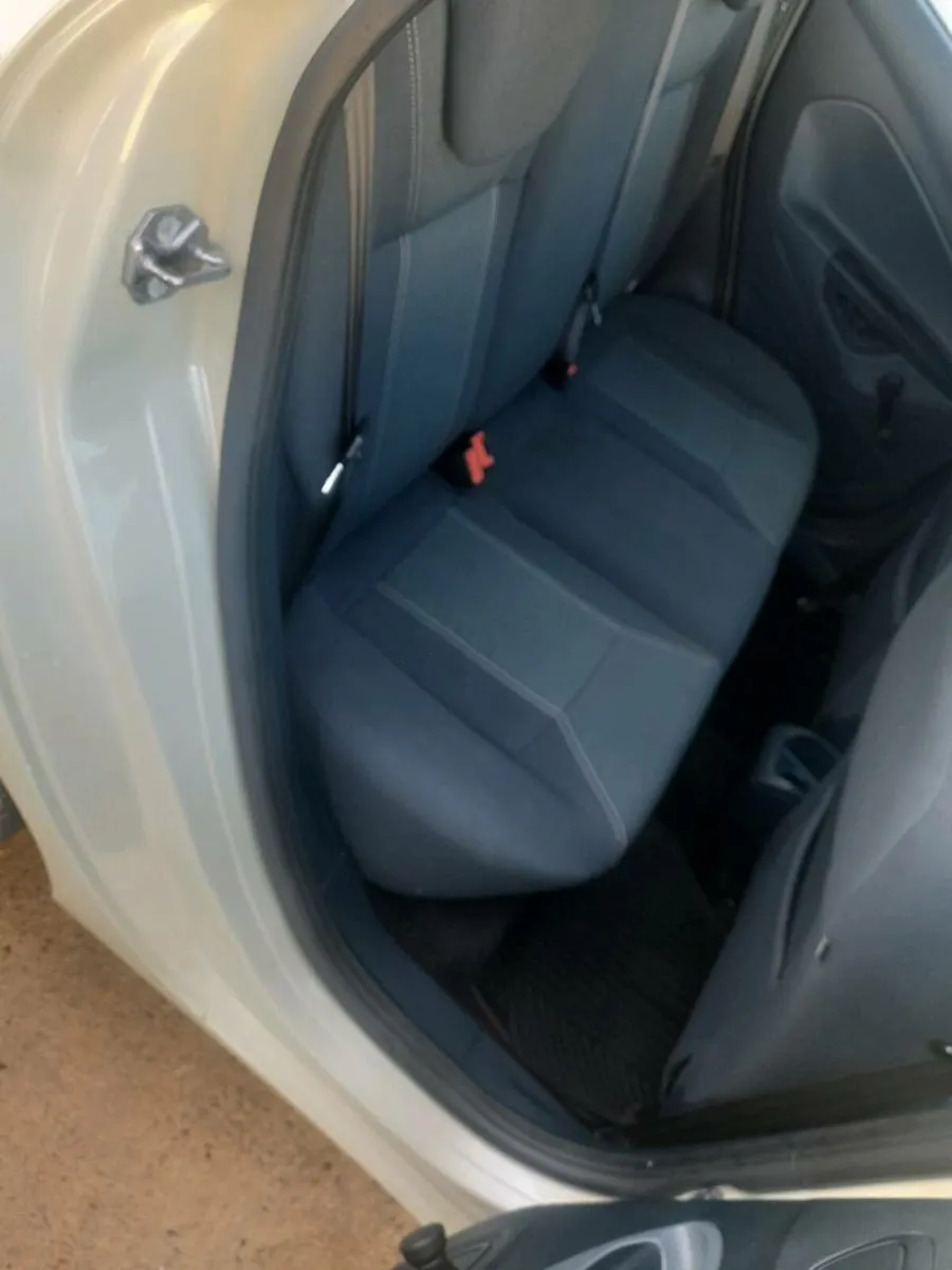 Ford fiesta 1.25 zetec   2009 - Image 3