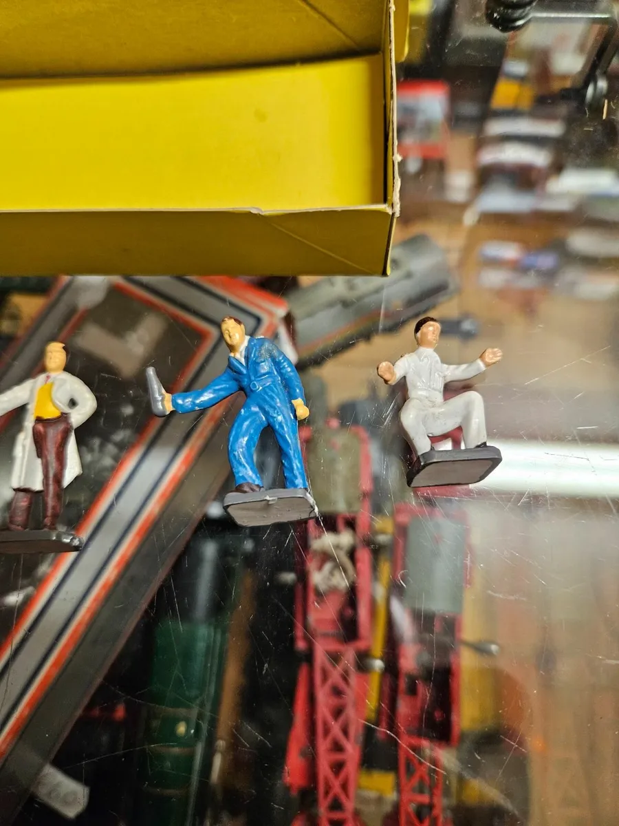 Vintage Corgi Silverstone Mechanics Pit Stop - Image 2