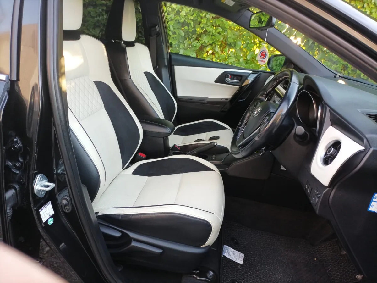 Toyota Auris 1.8 Petrol Hybrid, 2016 - Image 2