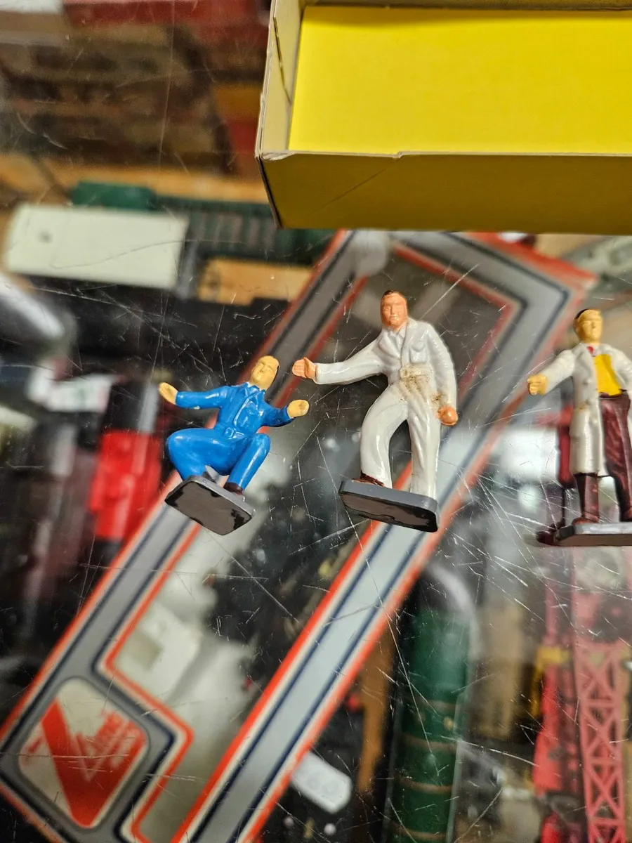 Vintage Corgi Silverstone Mechanics Pit Stop - Image 3