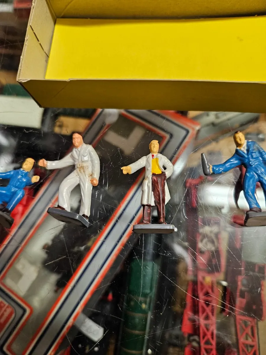 Vintage Corgi Silverstone Mechanics Pit Stop - Image 4