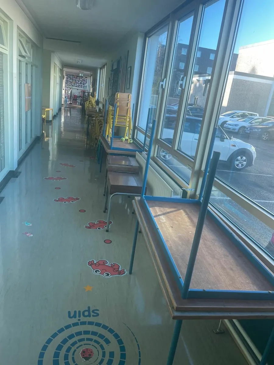 School tables and chairs - Image 1