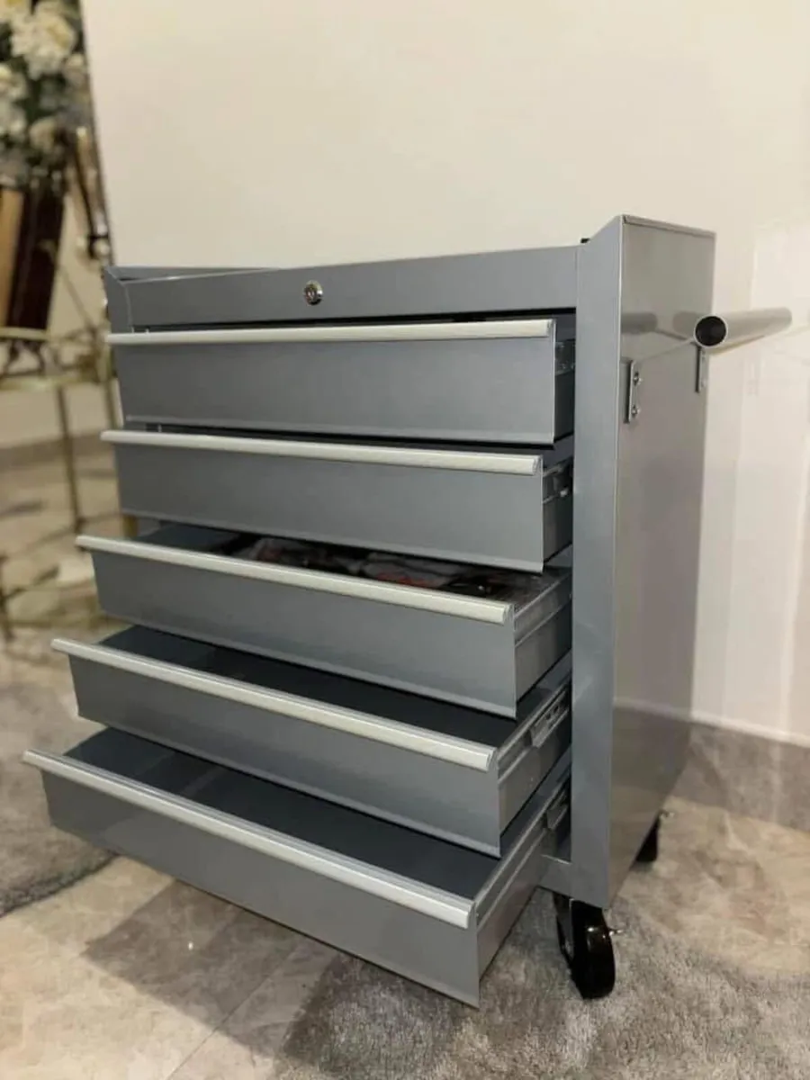 Tool chest filled with tools - Image 1