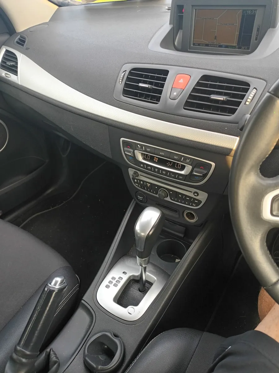 Renault Fluence 2011 - Image 4