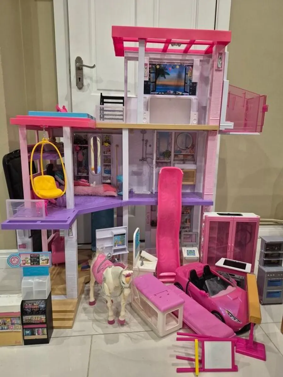 Barbie Dolls House - Image 1