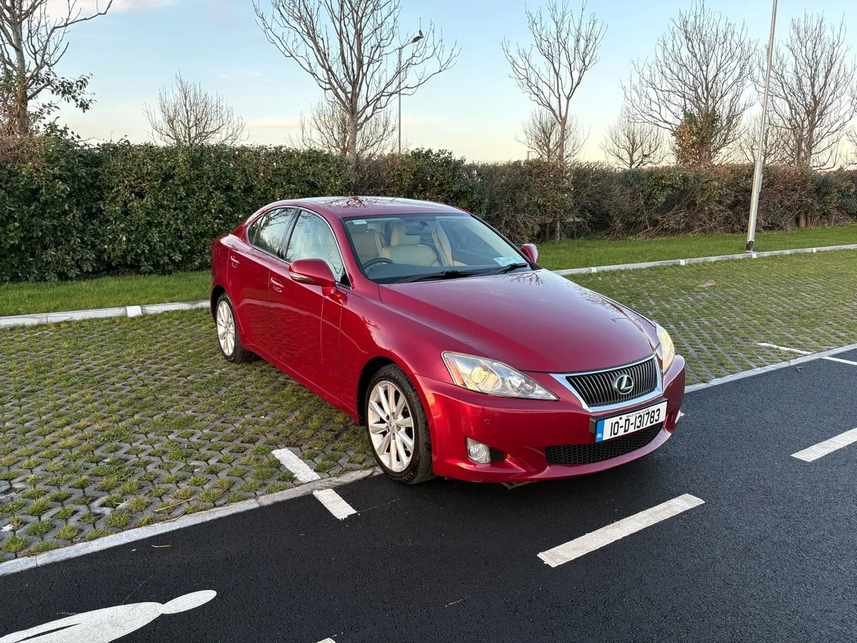 Lexus IS 220D - Image 2