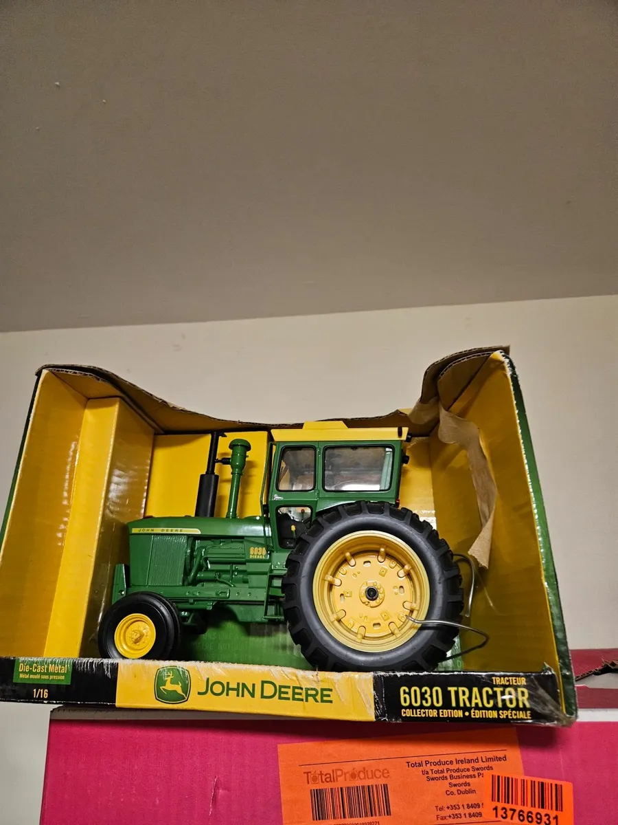 Britains ERTL John Deere 6030 Tractor 1:16 - Image 4